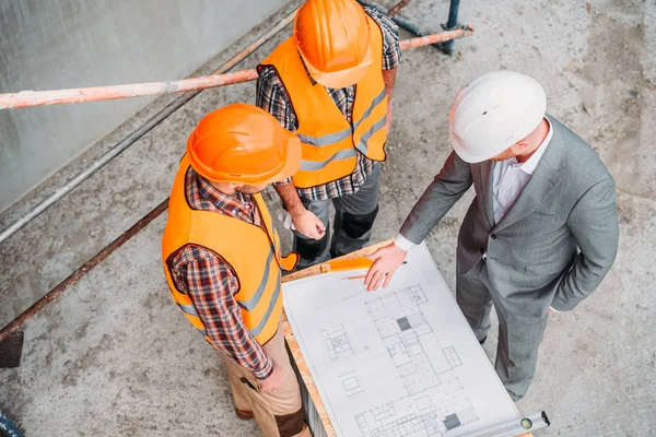 Planning tweaks, contractor collapses and steady bridging deals shape the week